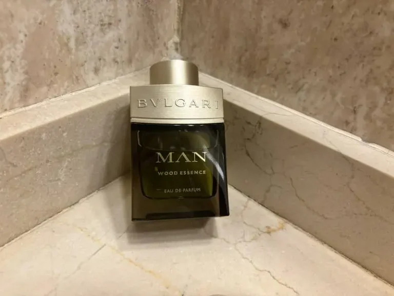 Bvlgari Man Wood Essence: cedro, vetiver y un perfume correcto y equilibrado