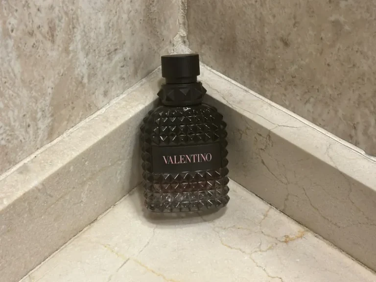 Valentino Uomo Born in Roma Intense: vainilla, lavanda y vetiver para noches de otoño